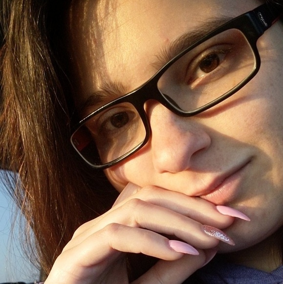 Meet your Posher, Carly - Picture 1 of 1